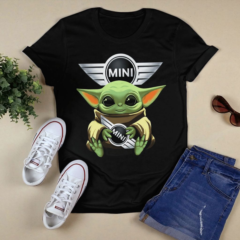 Baby Yoda Hugs MiniCooper Car Logo Star Wars Shirt Wenigos